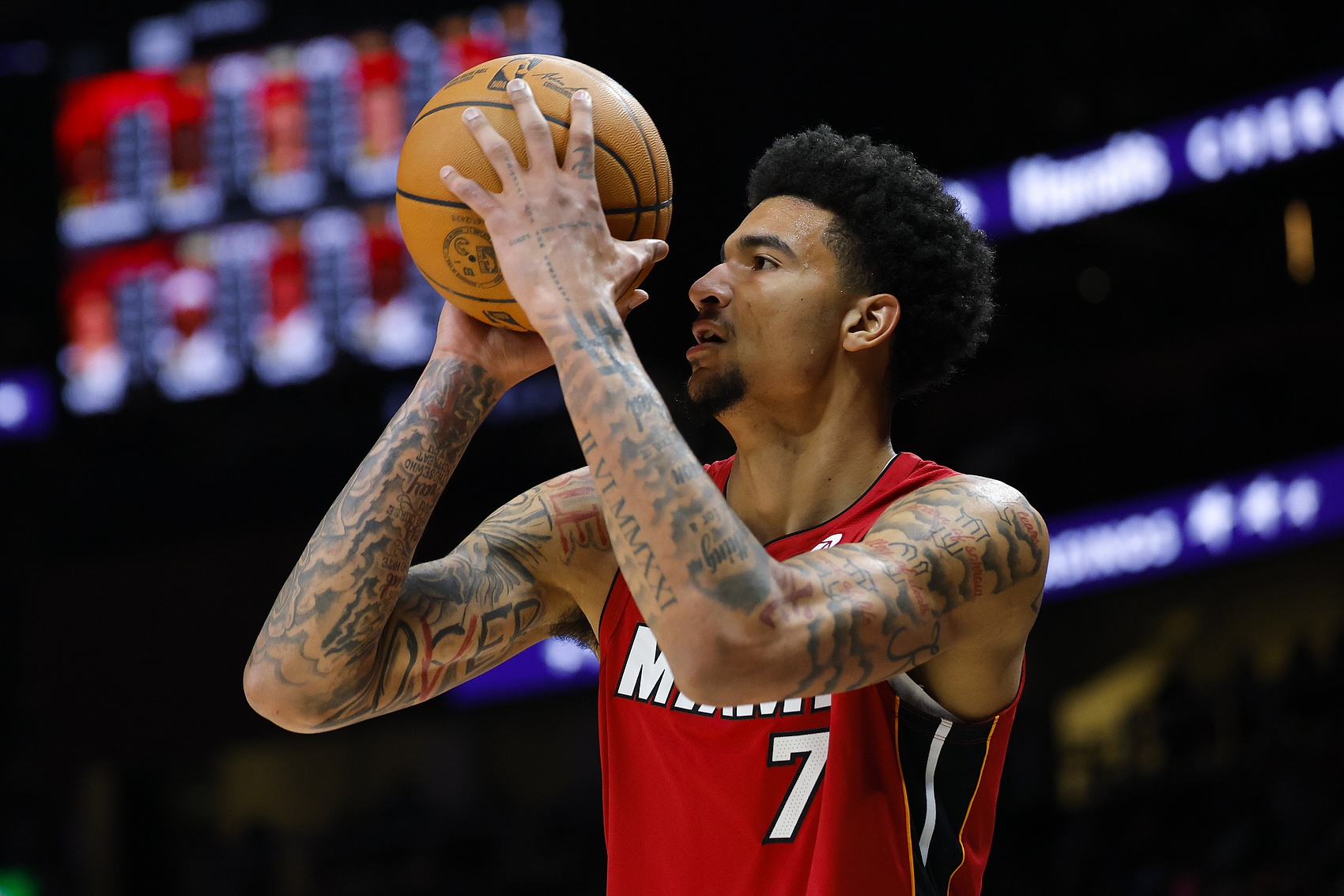 赛季增重近15斤！热火中锋韦尔表示球队希望他再增重一点！