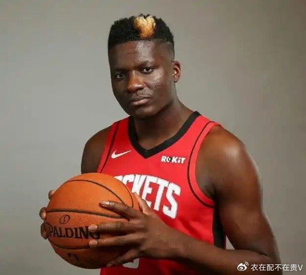 火箭2换1补强内线，4年5300万挖角湖人，斯通10笔操作剑指总冠军