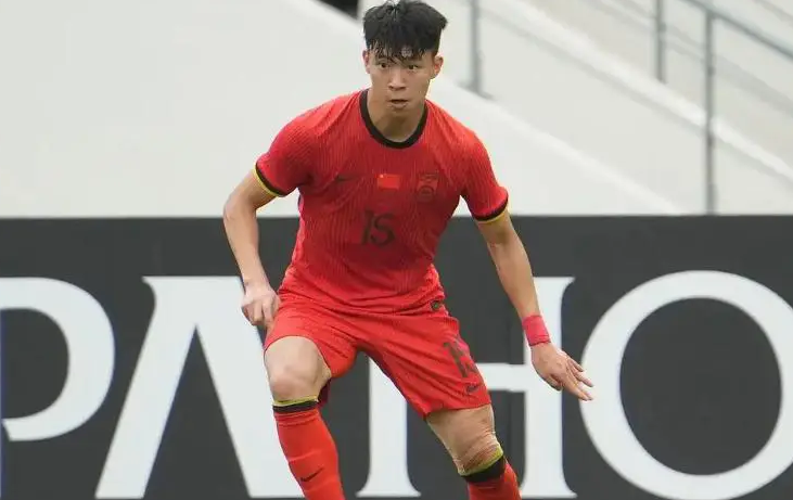 kaiyun-董路:王钰栋脱衣是因为心里憋气,拜合拉木给他捣乱,被战术牺牲